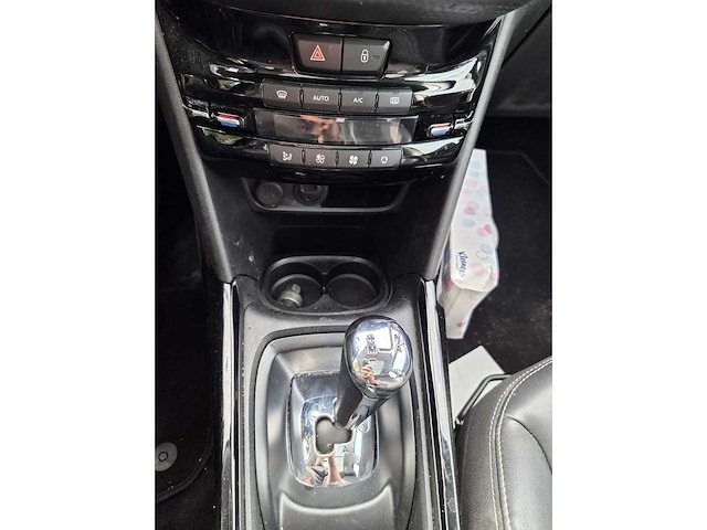 Peugeot - 2017 - 2008 - 1.2 puretech allure - nb-422-z - afbeelding 2 van  30