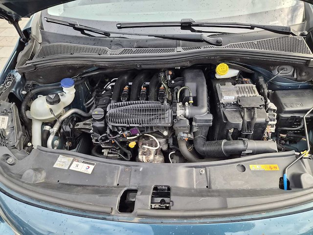 Peugeot - 2017 - 2008 - 1.2 puretech allure - nb-422-z - afbeelding 13 van  30