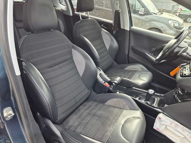 Peugeot - 2017 - 2008 - 1.2 puretech allure - nb-422-z - afbeelding 14 van  30