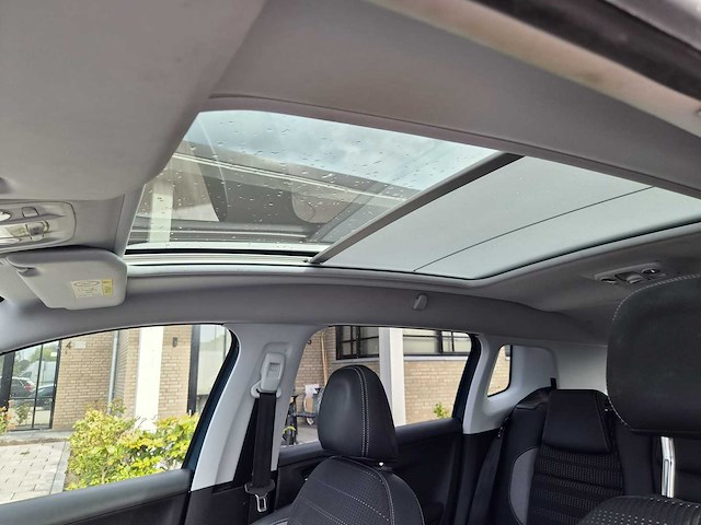 Peugeot - 2017 - 2008 - 1.2 puretech allure - nb-422-z - afbeelding 17 van  30