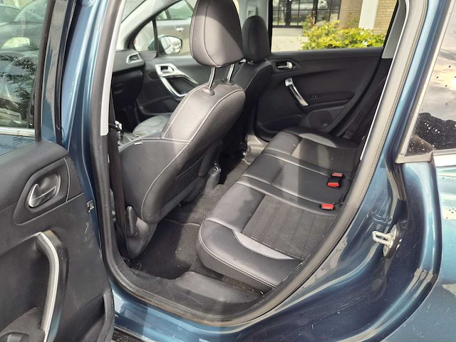 Peugeot - 2017 - 2008 - 1.2 puretech allure - nb-422-z - afbeelding 18 van  30