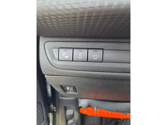 Peugeot - 2017 - 2008 - 1.2 puretech allure - nb-422-z - afbeelding 30 van  30