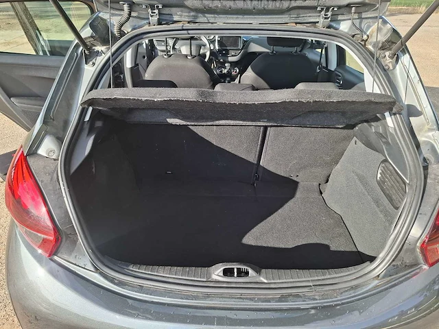 Peugeot - 2017 - 208 - 1.2 puretech active - personenauto - afbeelding 2 van  16