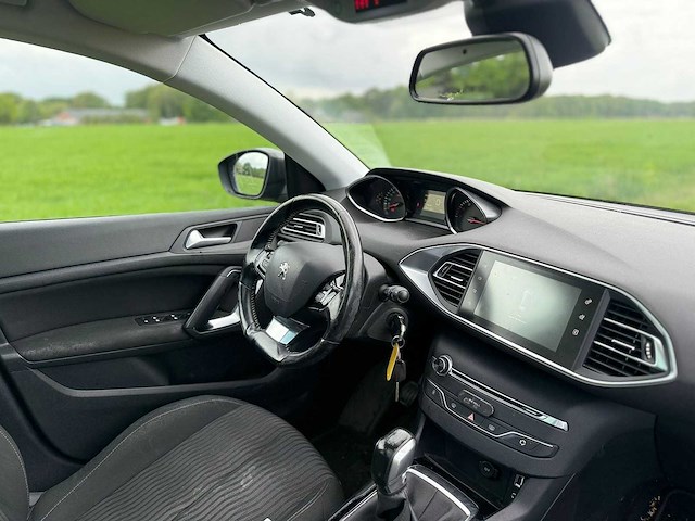 Peugeot - 2017 - 308 sw - 1.2 puret.blue lion - nl-327-l - personenauto - afbeelding 13 van  13