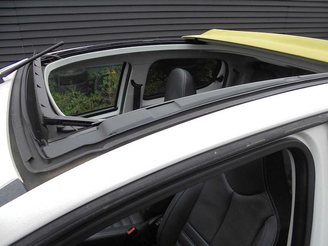 Peugeot - 2018 - 108 cabrio - 1.0 e-vti gt-line - personenauto - afbeelding 11 van  22