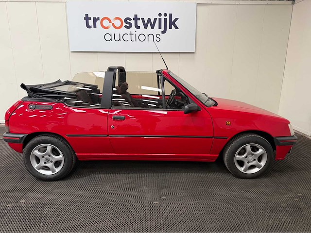Peugeot - 205 - 1.4 - cabriolet - personenauto - 1995 - afbeelding 2 van  11