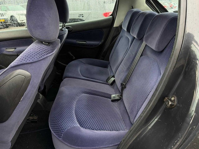 Peugeot - 206 - 1.4 xt - car - 2003 |17-lv-lz|iaw - afbeelding 2 van  13
