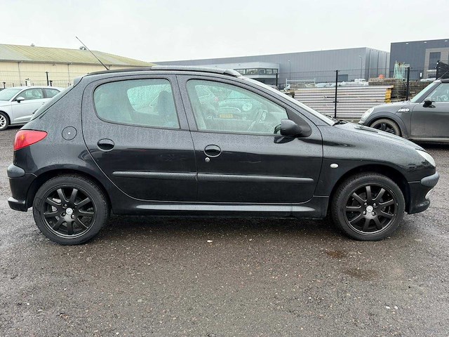 Peugeot - 206 - 1.4 xt - car - 2003 |17-lv-lz|iaw - afbeelding 9 van  13