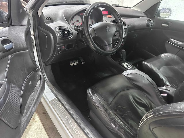 Peugeot - 206 cc - 1.6-16v automaat- 10-jt-nd- 2002 - afbeelding 2 van  17