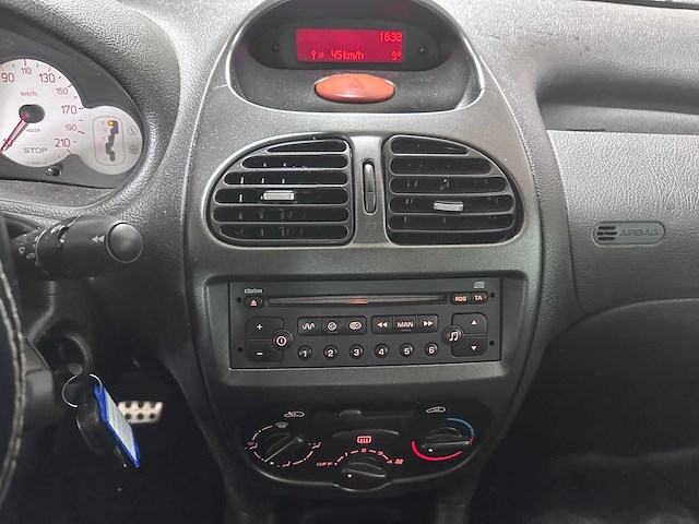 Peugeot - 206 cc - 1.6-16v automaat- 10-jt-nd- 2002 - afbeelding 4 van  17