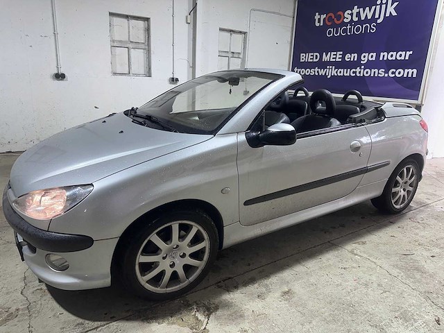 Peugeot - 206 cc - 1.6-16v automaat- 10-jt-nd- 2002 - afbeelding 1 van  17
