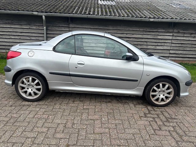 Peugeot - 206 cc - 1.6-16v premium - car - 2003 - afbeelding 19 van  24