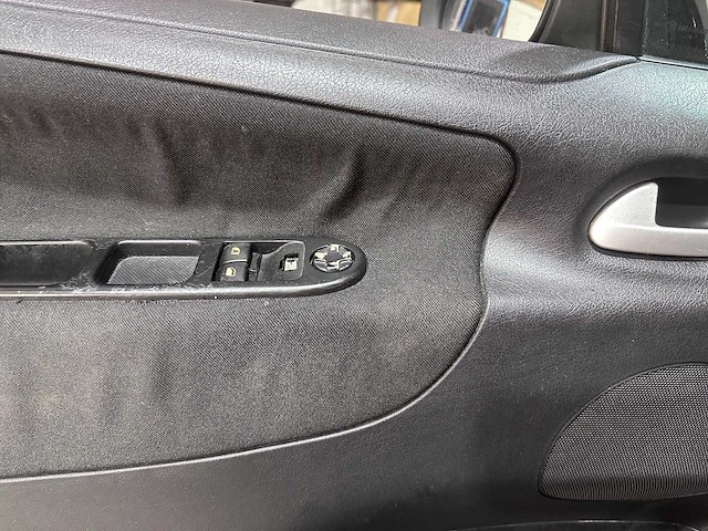 Peugeot - 207 - 1.4-16v x-line - 85-tv-dp- 2007 - afbeelding 2 van  19