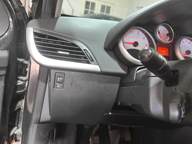 Peugeot - 207 - 1.4-16v x-line - 85-tv-dp- 2007 - afbeelding 3 van  19