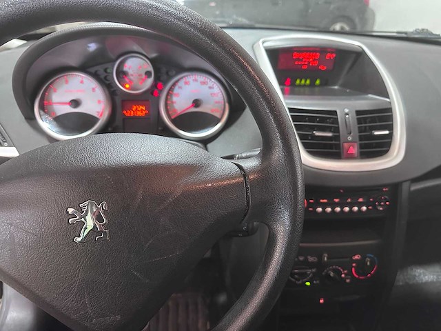 Peugeot - 207 - 1.4-16v x-line - 85-tv-dp- 2007 - afbeelding 18 van  19