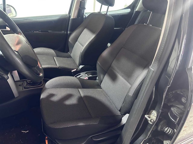 Peugeot - 207 - 1.4 vti access - 82-sbg-5- 2011 - afbeelding 2 van  10