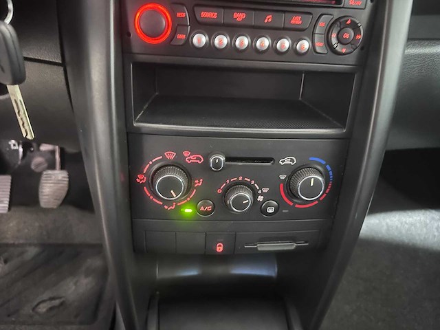Peugeot - 207 - 1.4 xr - 73-nvt-1- 2010 - afbeelding 4 van  16