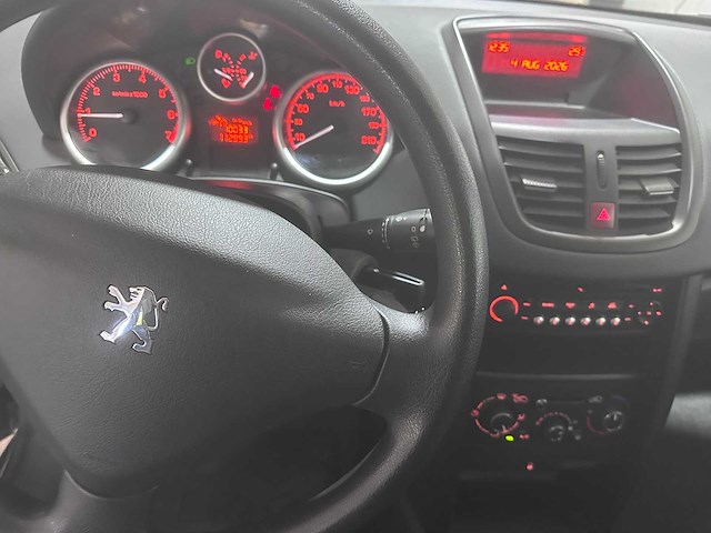 Peugeot - 207 - 1.4 xr - 73-nvt-1- 2010 - afbeelding 15 van  16