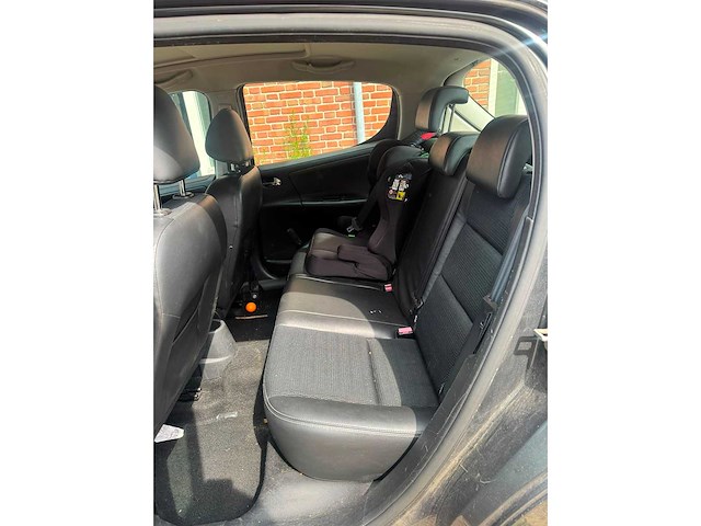 Peugeot - 207 - 1.6 vti allure 04-rbt-5 2011 iaw - afbeelding 11 van  18