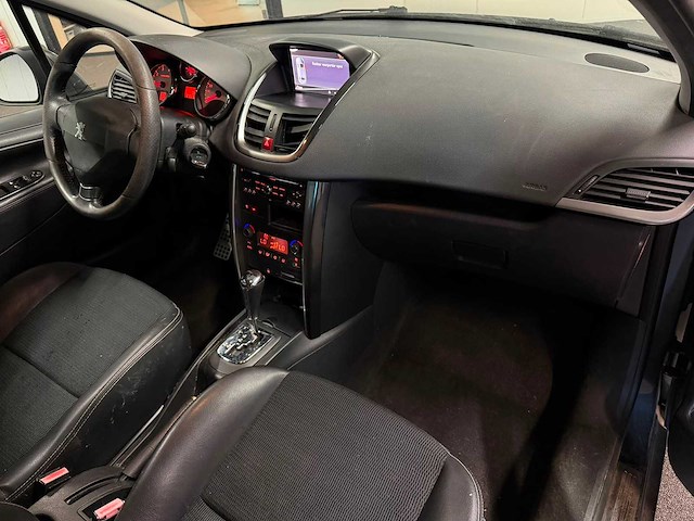 Peugeot - 207 - 1.6 vti allure 04-rbt-5 2011 iaw - afbeelding 9 van  19