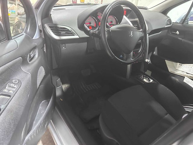 Peugeot - 207 - 1.6 vti xs automaat- 29-zl-tf- 2008 - afbeelding 16 van  18