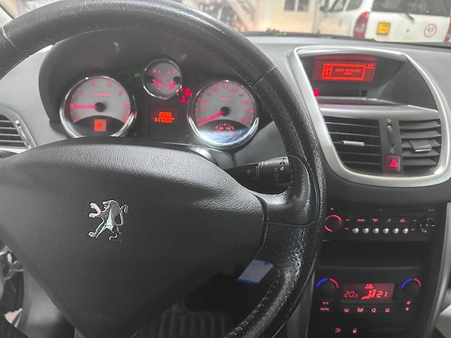 Peugeot - 207 - 1.6 vti xs automaat- 29-zl-tf- 2008 - afbeelding 17 van  18