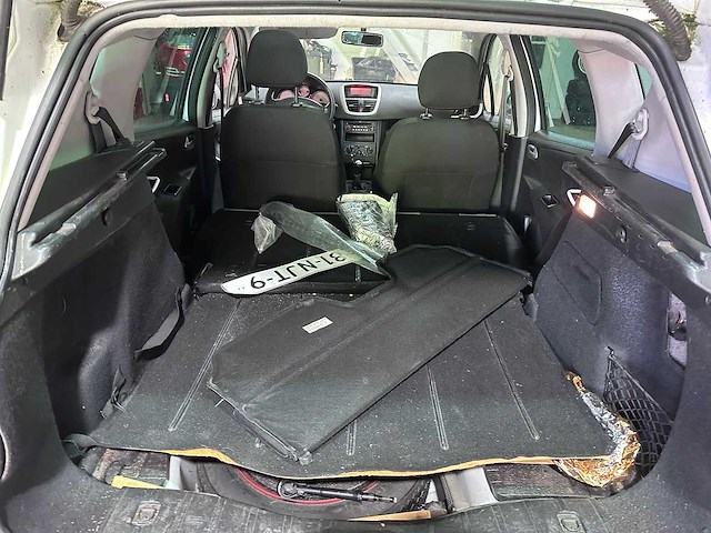 Peugeot - 207 sw - 1.4 vti xs - 81-njt-9- 2009 - afbeelding 8 van  18