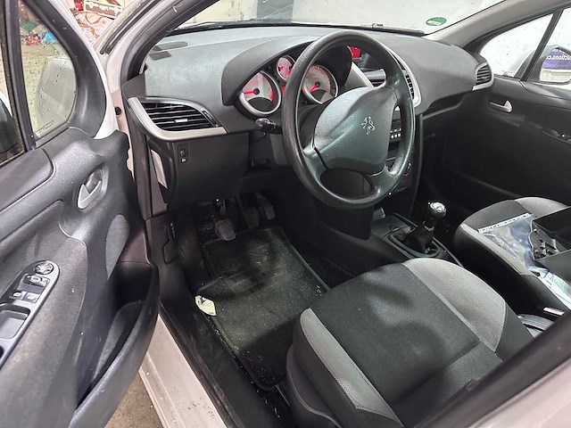 Peugeot - 207 sw - 1.4 vti xs - 81-njt-9- 2009 - afbeelding 16 van  18