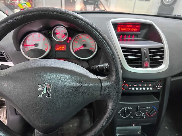 Peugeot - 207 sw - 1.4 vti xs - 81-njt-9- 2009 - afbeelding 17 van  18