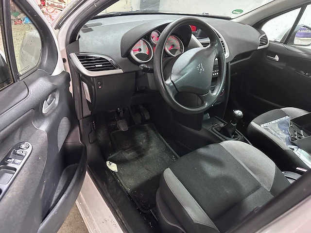 Peugeot - 207 sw - 1.4 vti xs - 81-njt-9- 2009 - afbeelding 16 van  18
