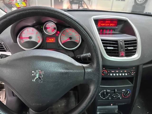 Peugeot - 207 sw - 1.4 vti xs - 81-njt-9- 2009 - afbeelding 17 van  18
