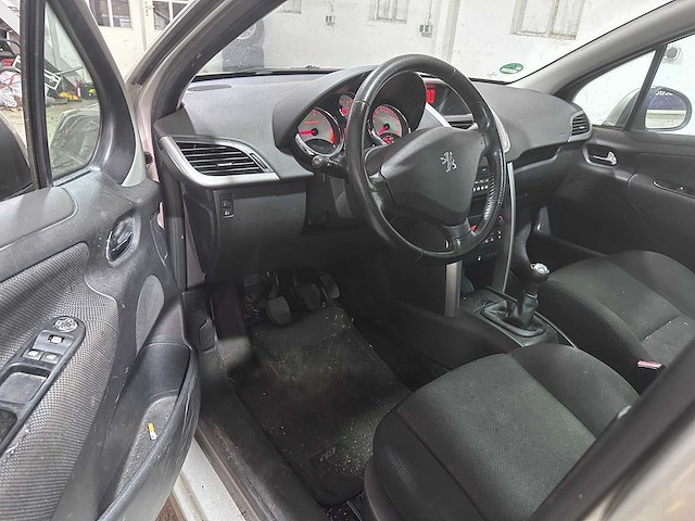 Peugeot - 207 sw - 1.6 vti xs - car - 2008 - afbeelding 14 van  16