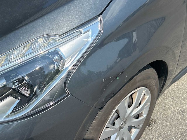 Peugeot - 208 - 1.2 puret. blue lion - car - 2016 - afbeelding 14 van  21