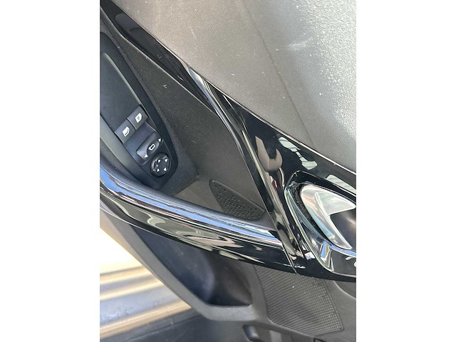 Peugeot - 208 - 1.2 puret. blue lion - car - 2017 - afbeelding 1 van  3