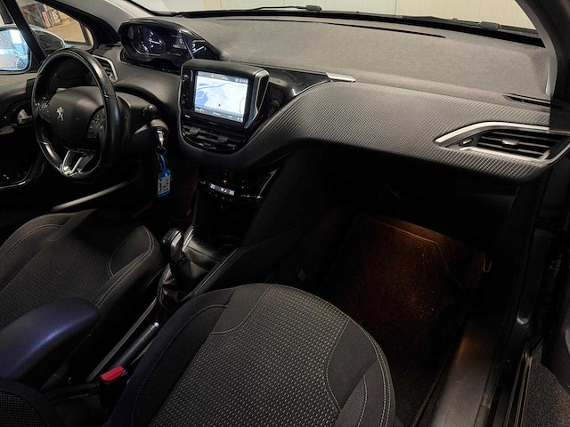 Peugeot - 208 - 1.2 puretech allure - car - 2018|sv-597-k|iaw - afbeelding 8 van  24