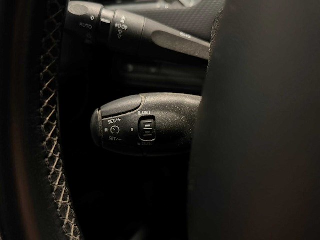 Peugeot - 208 - 1.2 puretech allure - car - 2018|sv-597-k|iaw - afbeelding 21 van  24