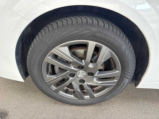 Peugeot - 208 - automaat - 1.2 pt allure pack - car - 2023 - afbeelding 2 van  3