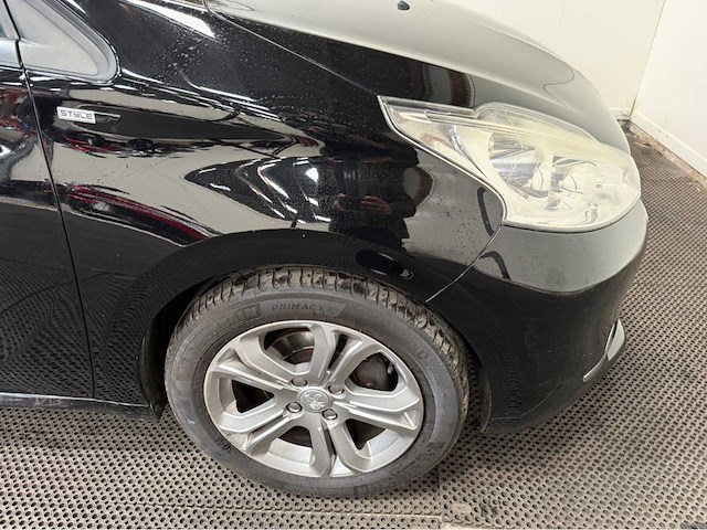 Peugeot - 208 - personenauto - 2015 - afbeelding 13 van  27