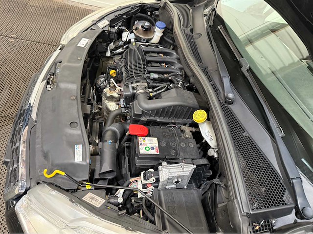 Peugeot - 208 - personenauto - 2015 - afbeelding 19 van  27