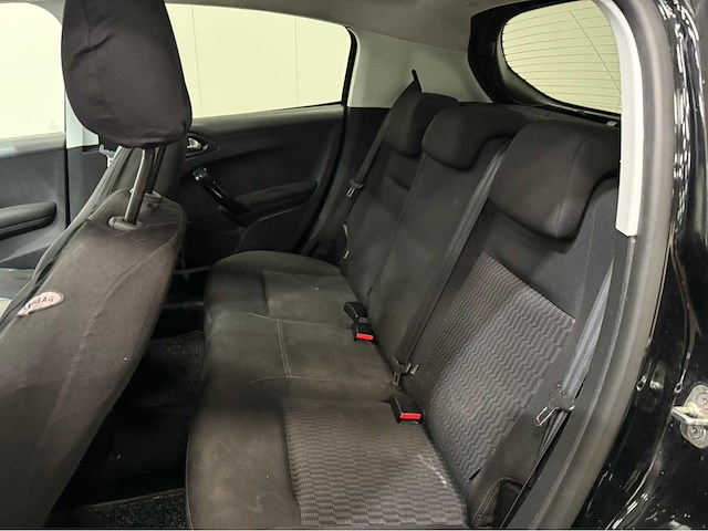Peugeot - 208 - personenauto - 2015 - afbeelding 16 van  27