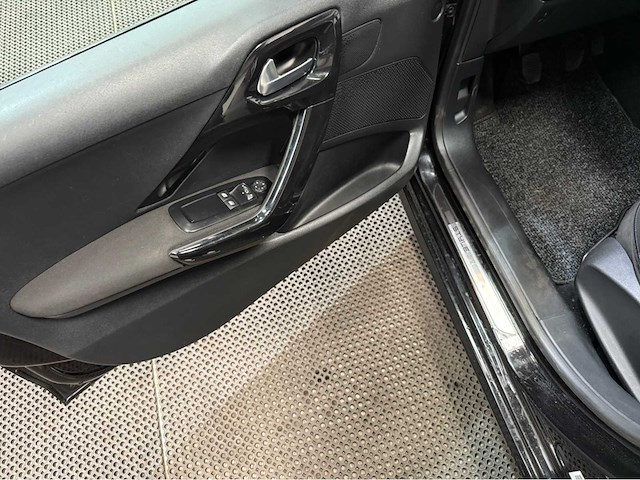 Peugeot - 208 - personenauto - 2015 - afbeelding 17 van  27