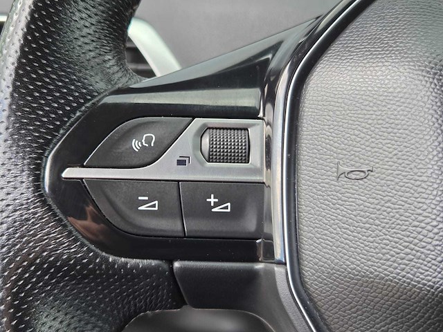Peugeot - 3008 - 1.2 puretech gt line - 2018 - tl-138-n - personenauto - afbeelding 9 van  36