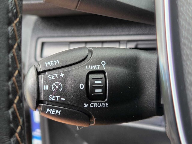 Peugeot - 3008 - 1.2 puretech gt line - 2018 - tl-138-n - personenauto - afbeelding 13 van  36