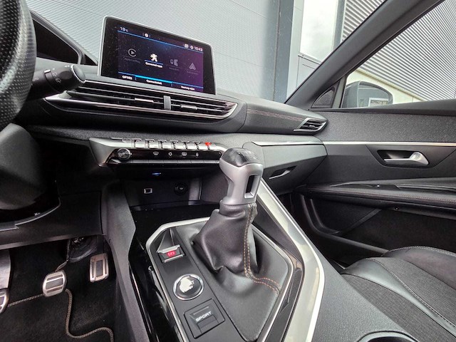 Peugeot - 3008 - 1.2 puretech gt line - 2018 - tl-138-n - personenauto - afbeelding 15 van  34