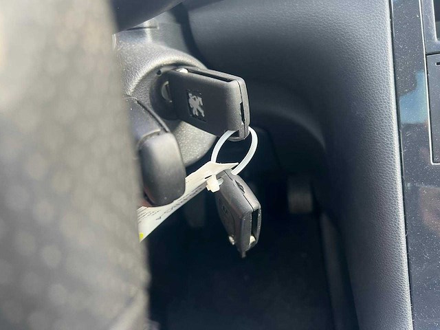 Peugeot - 3008 - 1.6 , 05-rbg-4 - afbeelding 18 van  27