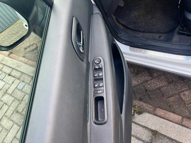 Peugeot - 3008 - 1.6 , 05-rbg-4 - afbeelding 14 van  27
