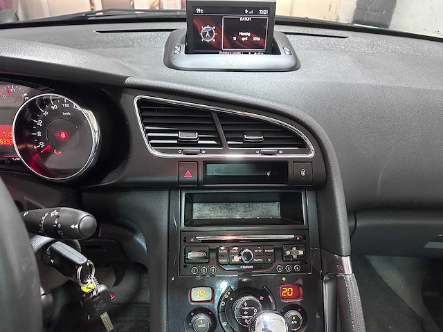 Peugeot - 3008 - 1.6 thp active automaat- (voorheen 40-zvj-8)- 2013 - afbeelding 2 van  16