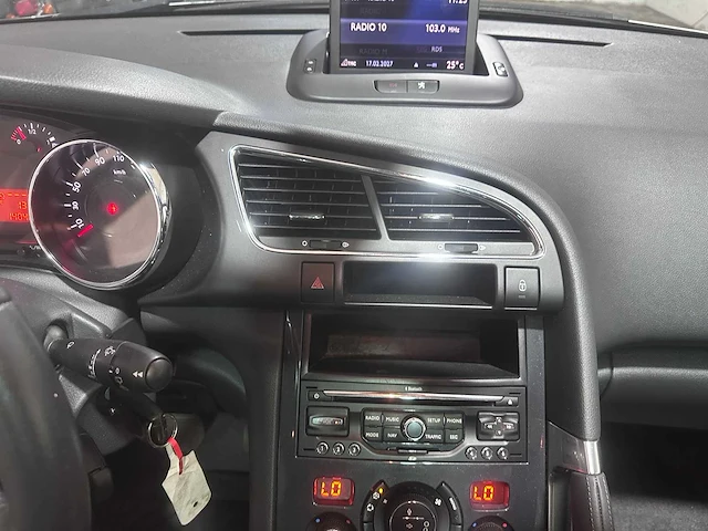 Peugeot - 3008 - 1.6 thp st automaat- 18-nxp-3- 2011 - afbeelding 4 van  21