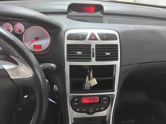 Peugeot - 307 cc - 2.0-16v samurai ed.- 70-gnh-3- 2004 - afbeelding 12 van  18