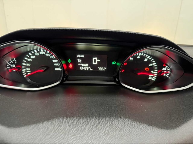 Peugeot - 308 - personenauto - 2013 - afbeelding 7 van  31